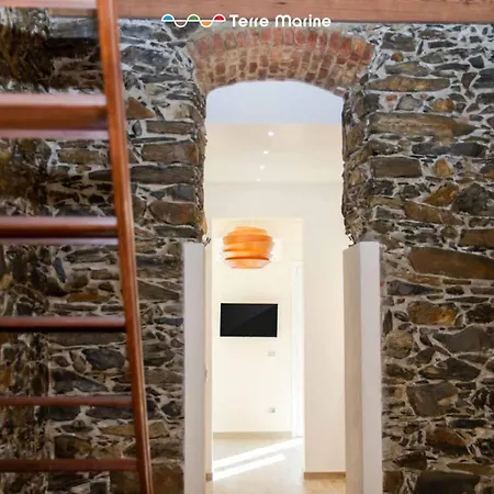 Stone For Life, Terre Marine Apartamento