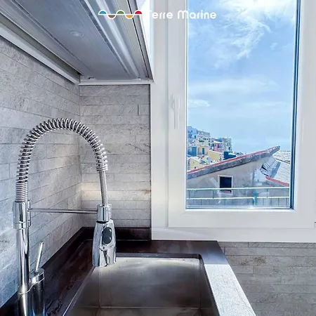 Stone For Life, Terre Marine Apartamento